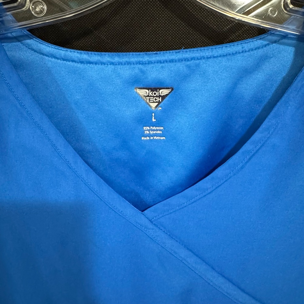 Koi Tech Scrub Top - Picture 4 of 5